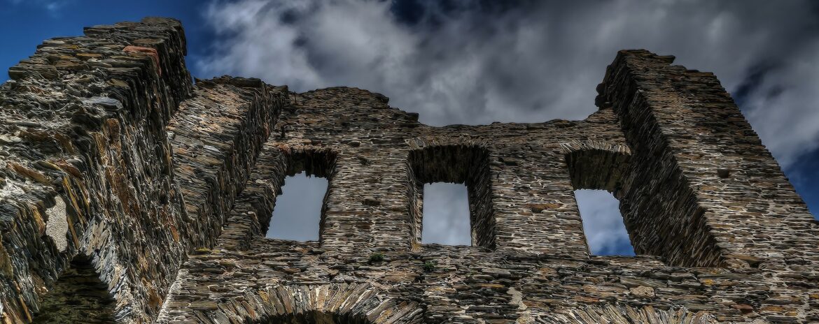castle-195105_1920